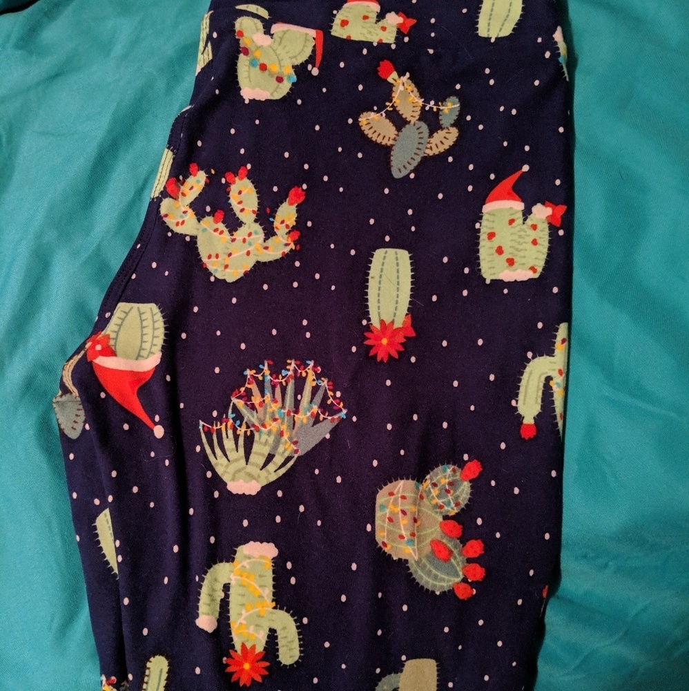 Lularoe Cactus Merry and Bright OS leggings